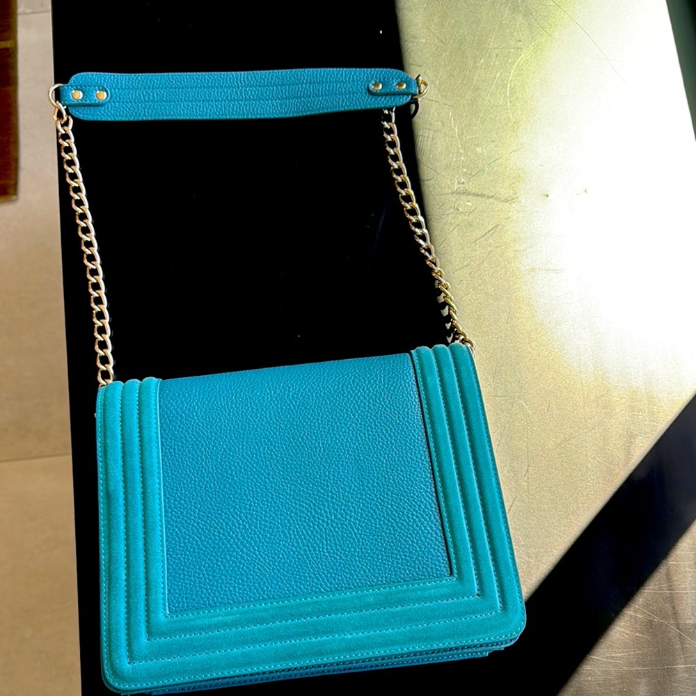 Elegant Blue Chain Strap Bag